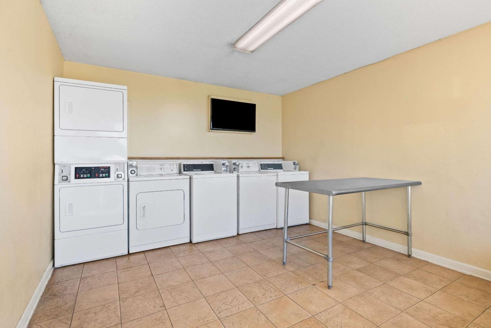 Quality Inn Морган-Сити Экстерьер фото